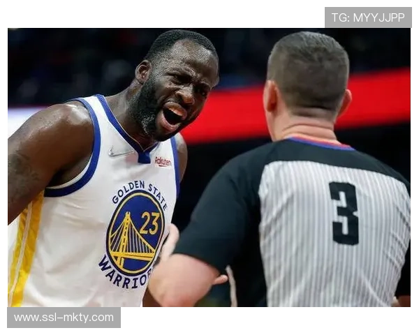 勇士客场更衣室赛后播放音乐庆祝，格林搞笑舞动引队友欢笑